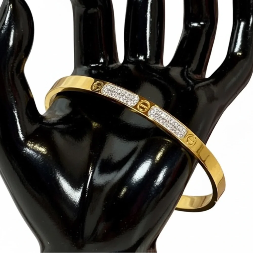 A-1DC-42: BRACELET: Gold-Tone w/Circle & Dash Detailing & Rhinestones, NWOT